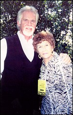 Ida Mae with country singing star Kenny Rogers. Ida Mae with country singing star Kenny Rogers.